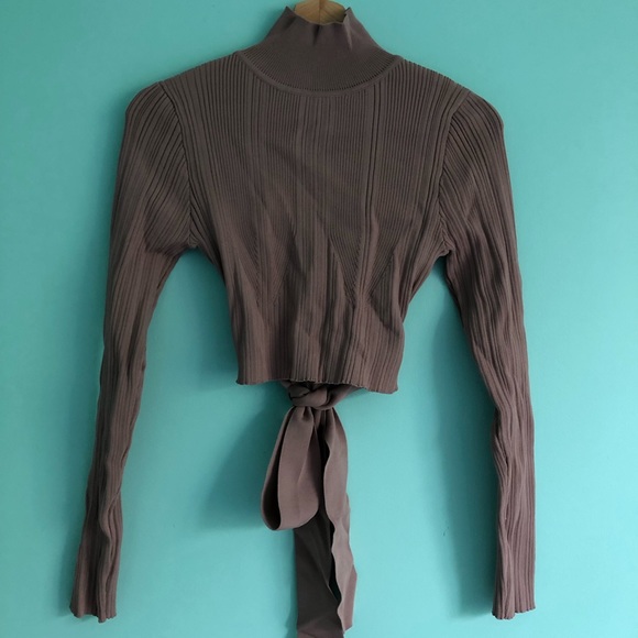 Zara open back turtle neck - Picture 3 of 3